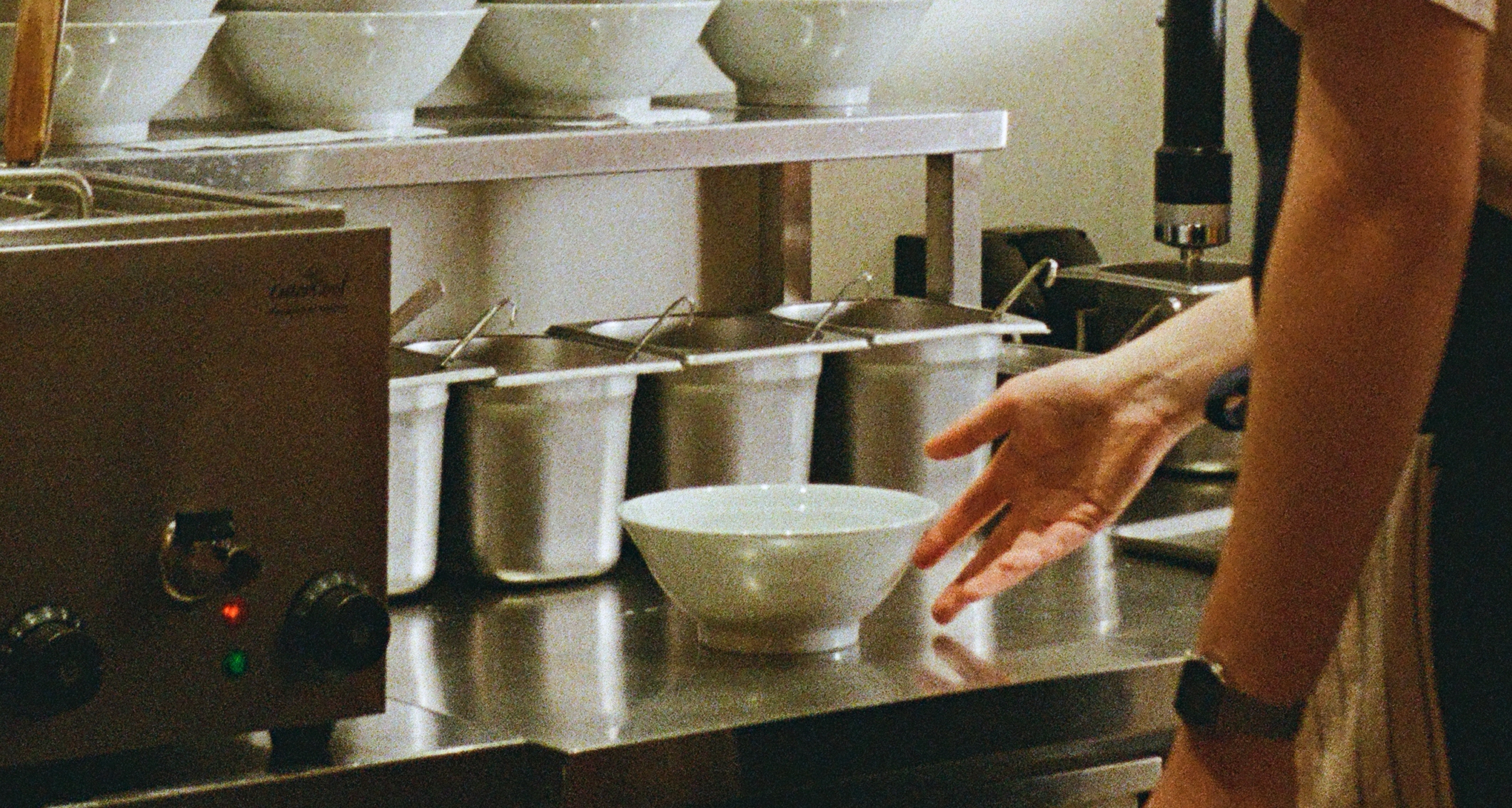 Bowl on working space. Photo by Jost Henrik